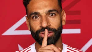 محمد صلاح يتوج بجائزة لاعب الشهر في الدوري الإنجليزي رغم التوتر مع إدارة ليفربول